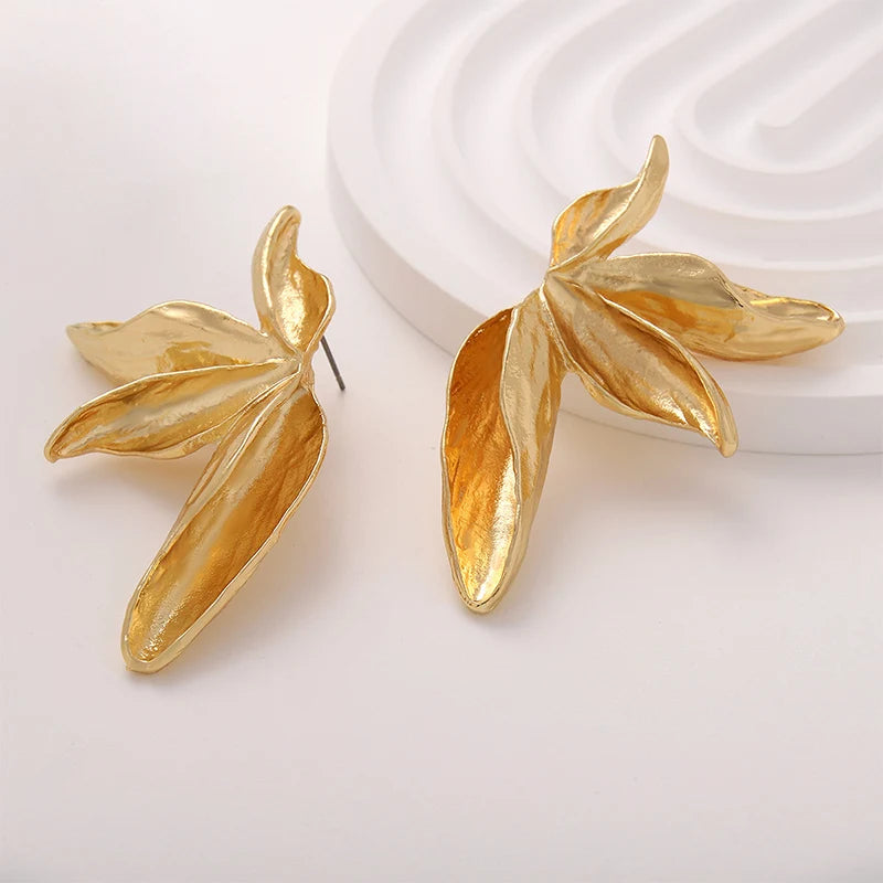 Large Metal Flower Post Earrings For Women Fashion Jewelry Holiday Accessories Wholesale Gifts Trendy Textured Heavy Style MQ436