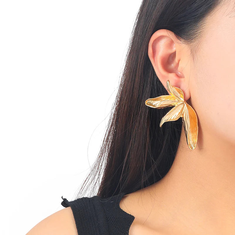Large Metal Flower Post Earrings For Women Fashion Jewelry Holiday Accessories Wholesale Gifts Trendy Textured Heavy Style MQ436