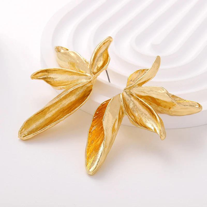 Large Metal Flower Post Earrings For Women Fashion Jewelry Holiday Accessories Wholesale Gifts Trendy Textured Heavy Style MQ436