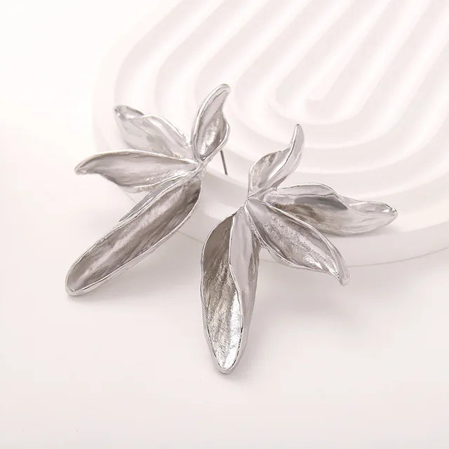 Large Metal Flower Post Earrings For Women Fashion Jewelry Holiday Accessories Wholesale Gifts Trendy Textured Heavy Style MQ436